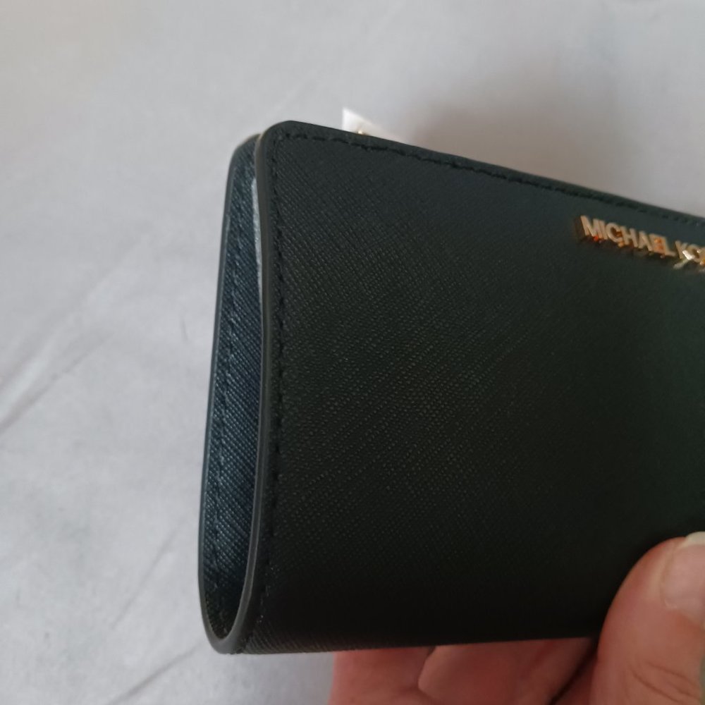 NWT! MICHAEL KORS WALLET - Picture 6 of 15